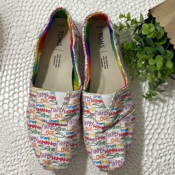 Toms 7.5 US positive message shoes LOVE 💗 HAPPY - Picture 4 of 10